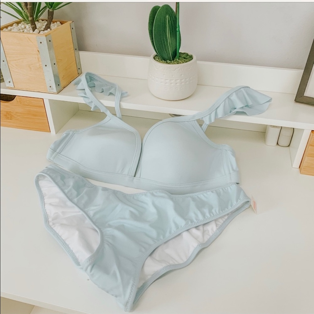 victoria’s secret baby blue bathing suit set🐳☁️